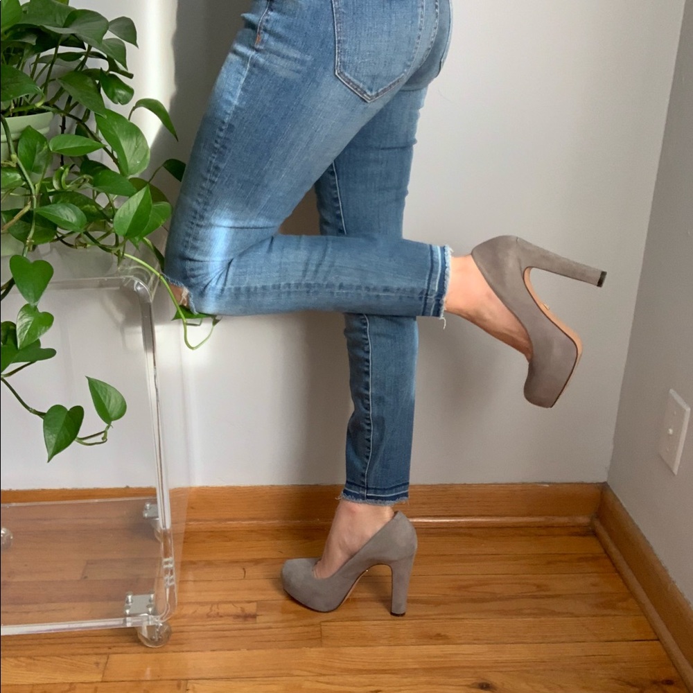 Pour La Victoire grey suede shoes 8.5